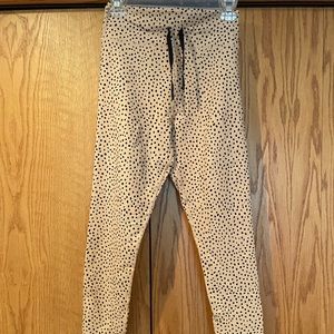 Sarah’s Day White Fox Boutique Activewear! Size medium. Never worn. Speckled.